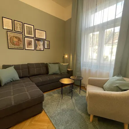 Casa Rosa Еґер
